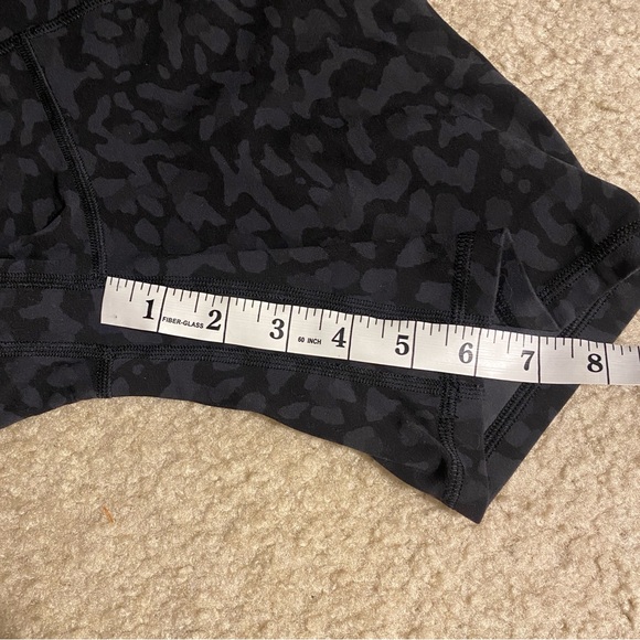 Lululemon black leopard 6” align shorts size 4 - Picture 4 of 10